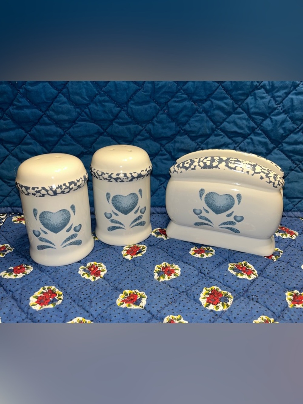 VTG Jay Import Corelle Blue Hearts Ceramic Napkin Holder & Blue Heart Shakers